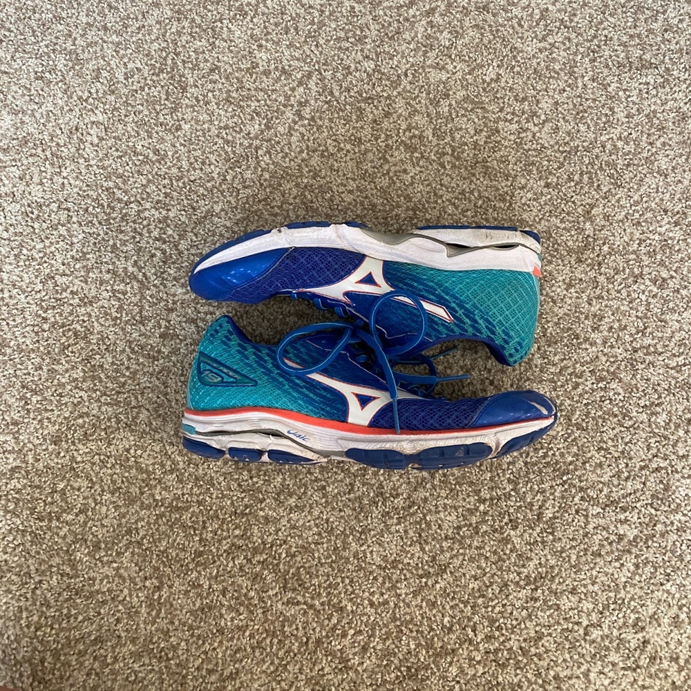 Women’s Mizuno running shoes